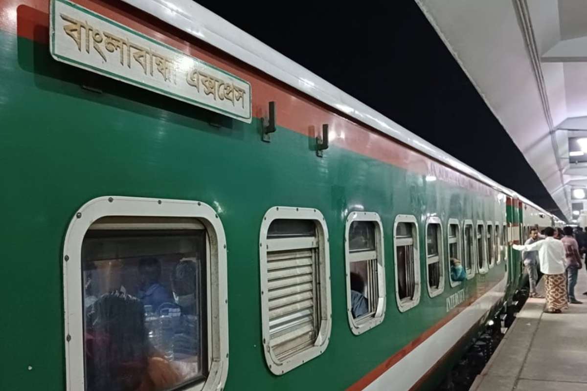 নীলসাগর দুর্ঘটনায় রেল বিপর্যয়, বন্ধ বাংলাবান্ধা এক্সপ্রেস