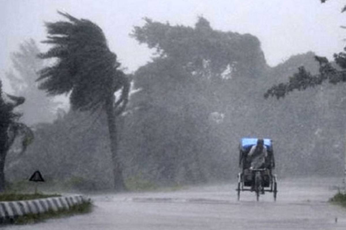 রাতের মধ্যে ৮০ কি.মি. বেগে ঝড় হওয়ার সম্ভাবনা