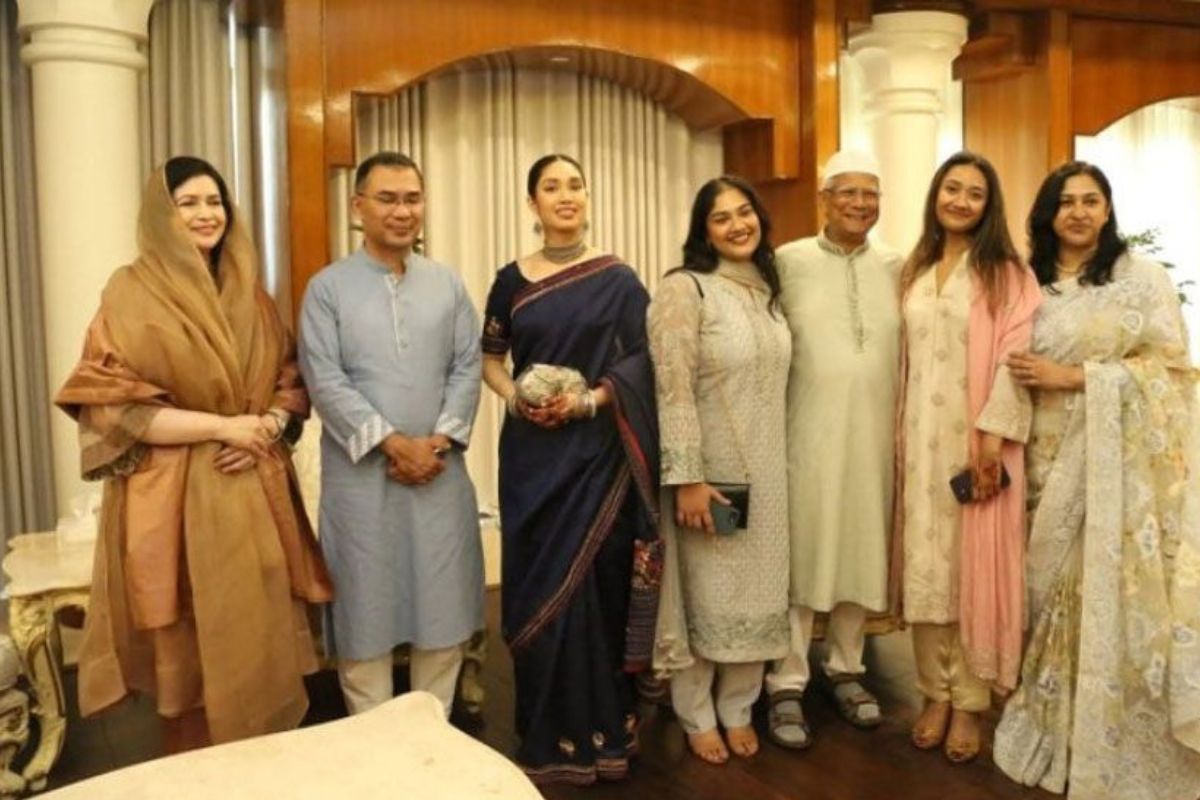 প্রধানমন্ত্রীর সঙ্গে ড. ইউনূসের ঈদ শুভেচ্ছা বিনিময়