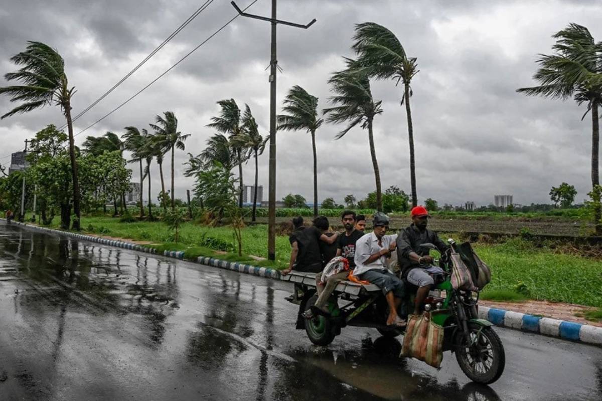 নদীবন্দরে বজ্রবৃষ্টির আশঙ্কায় সর্তকবার্তা জারি
