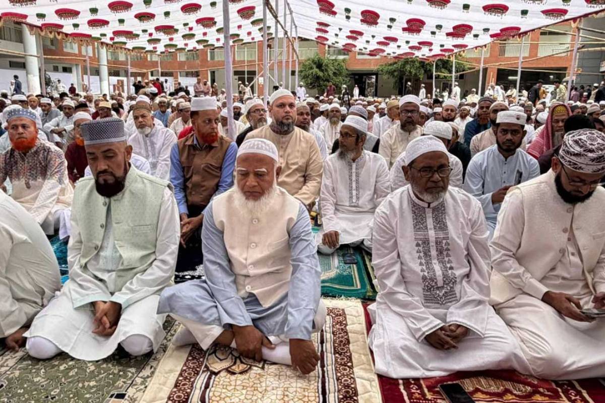 মিরপুরে বিরোধী দলীয় নেতার ঈদের নামাজ আদায়