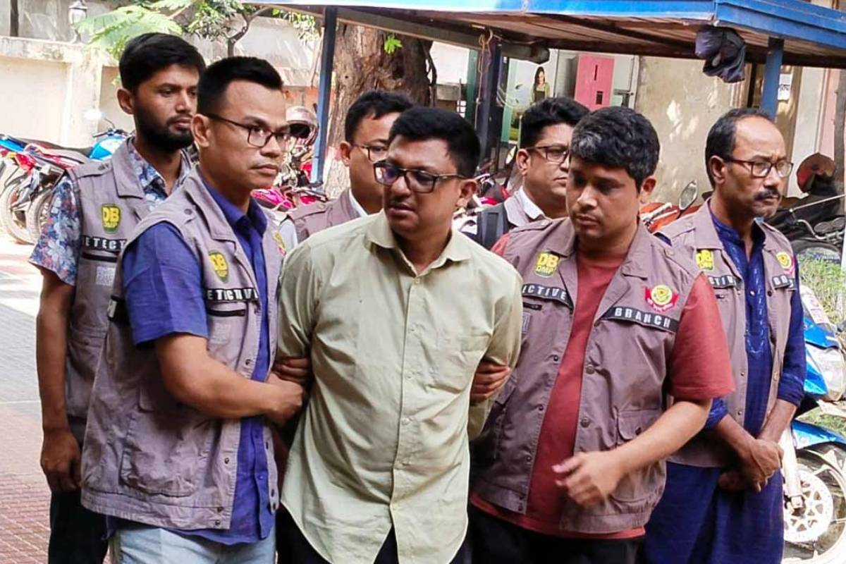 ভুয়া গেজেট বানিয়ে ‘প্রধানমন্ত্রীর উপদেষ্টা’ দাবি, গ্রেপ্তার ১