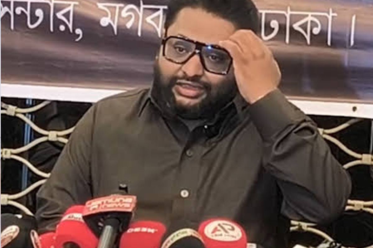 ফেসবুকে পোস্ট দিয়ে দেশ ছাড়লেন নবীন ফ্যাশনের মালিক