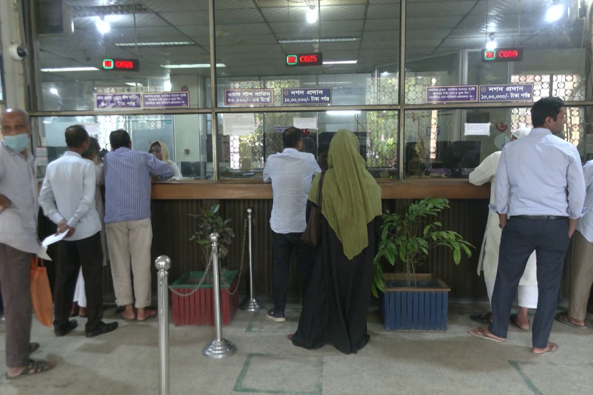 ঈদের ছুটি শেষে আজ খুলেছে অফিস-আদালত, ব্যাংক ও পুঁজিবাজার