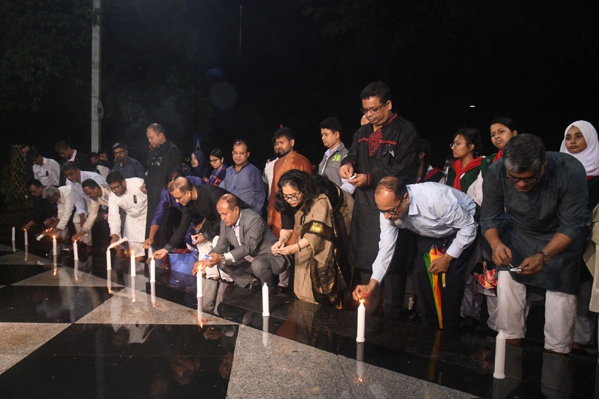 শহীদদের শ্রদ্ধা জানিয়ে ঢাবিতে ‘গণহত্যা দিবস’ পালন