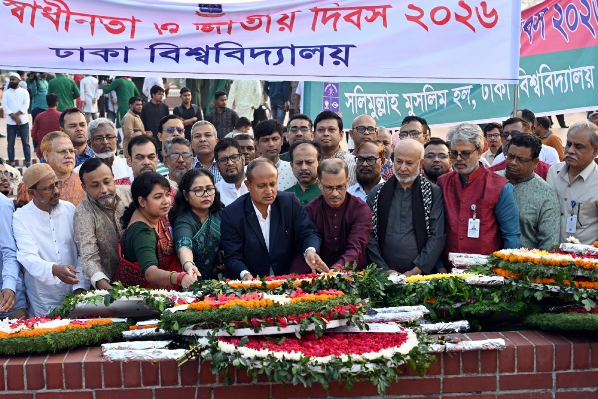 জাতীয় স্মৃতিসৌধে বীর শহীদদের প্রতি ঢাকা বিশ্ববিদ্যালয়ের শ্রদ্ধা