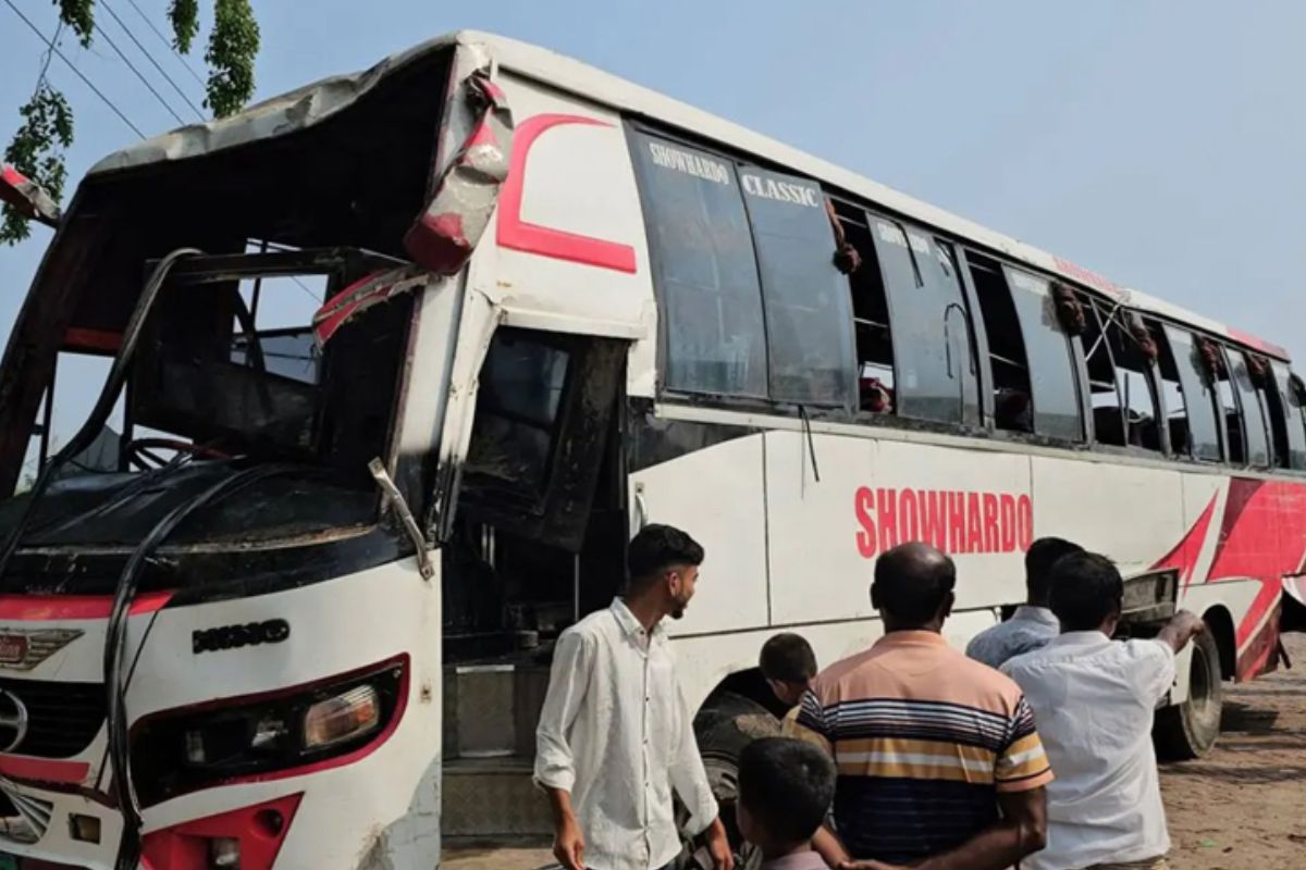 দৌলতদিয়া দুর্ঘটনায় বাসের রেজিস্ট্রেশন স্থগিত করল বিআরটিএ