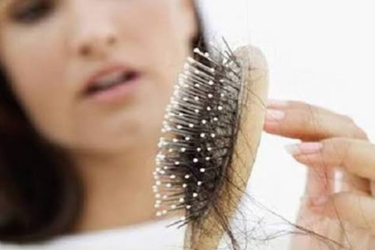 জানুন চুল পড়ার আসল কারণ ও সমাধান