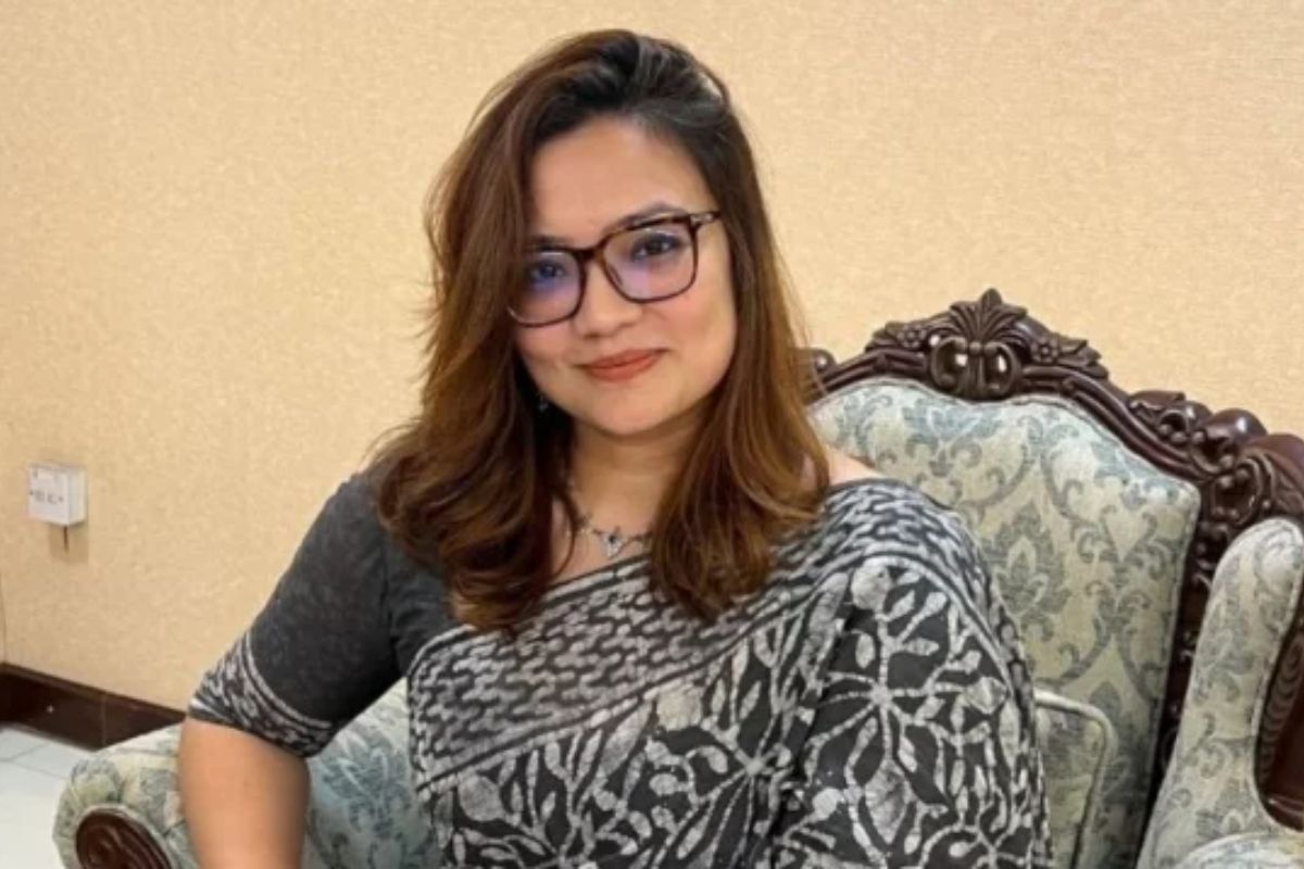 ঢাবি শিক্ষক মোনামীর ভাইরাল ছবি নিয়ে যা জানা গেল