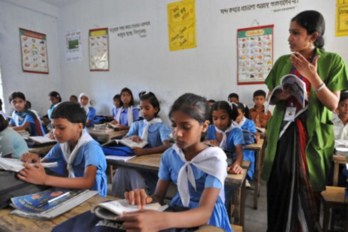 সপ্তাহে ৬ দিন পাঠদান শুরু হচ্ছে শিক্ষাপ্রতিষ্ঠানে