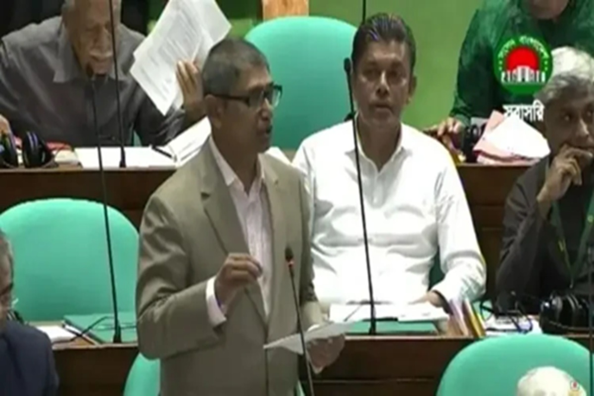 ভুয়া মুক্তিযোদ্ধাদের ধরতে কাজ করছে সরকার: মন্ত্রী