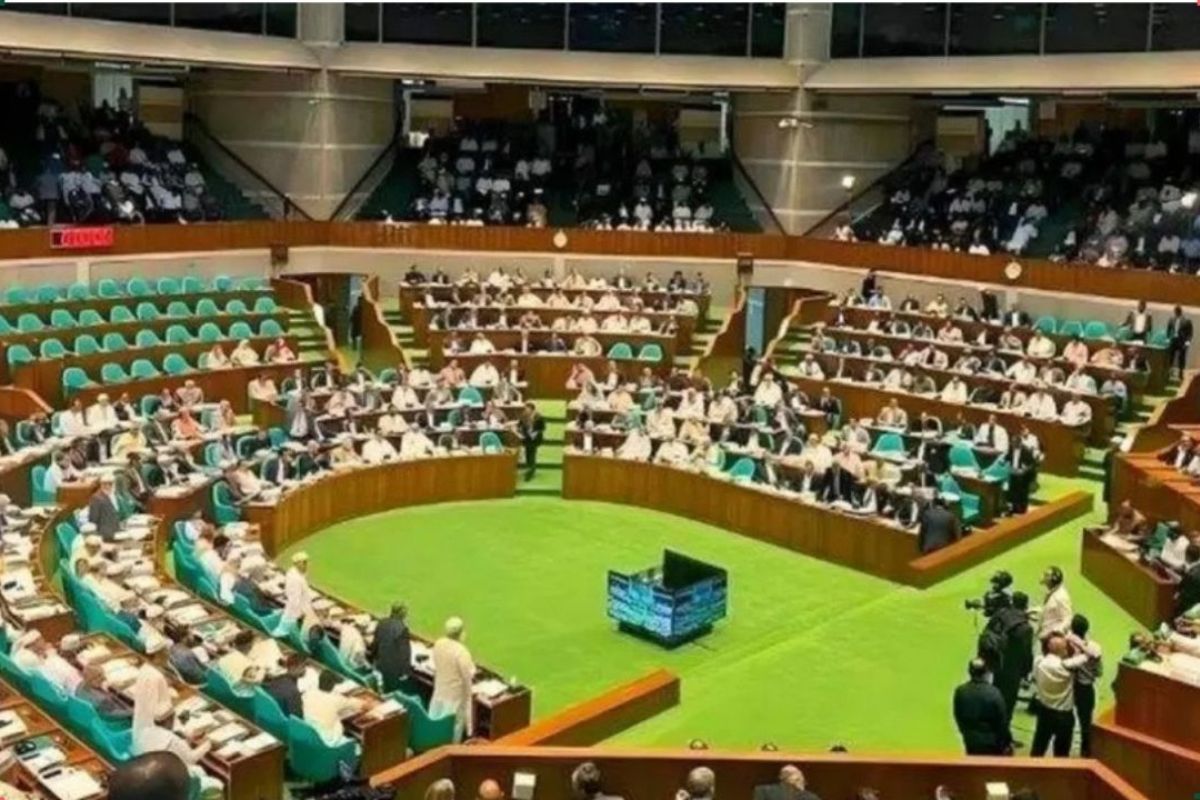 সংবিধান ইস্যুতে সংসদে বিরোধী দলের ওয়াকআউট