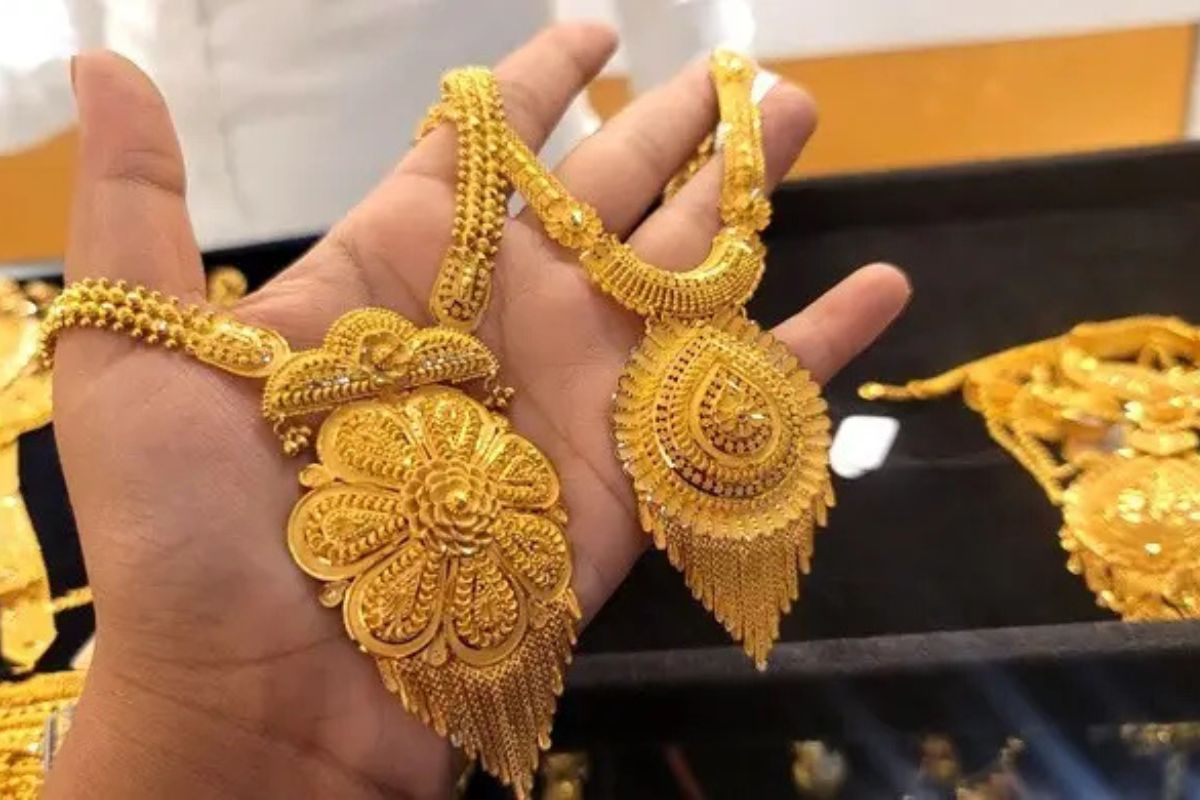 হঠাৎ স্বর্ণের বাজারে বড় পতন