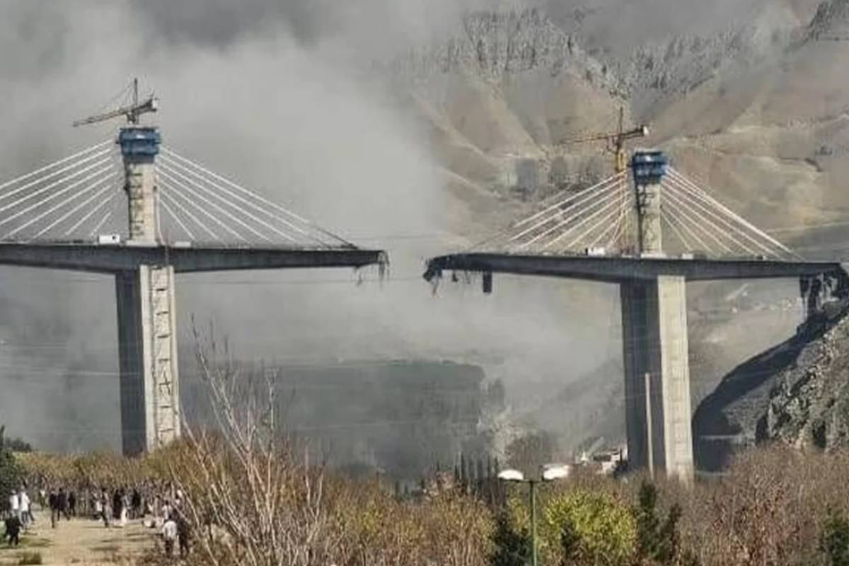 ইরানের বৃহত্তম সেতু ধ্বংসের দাবি ট্রাম্পের 