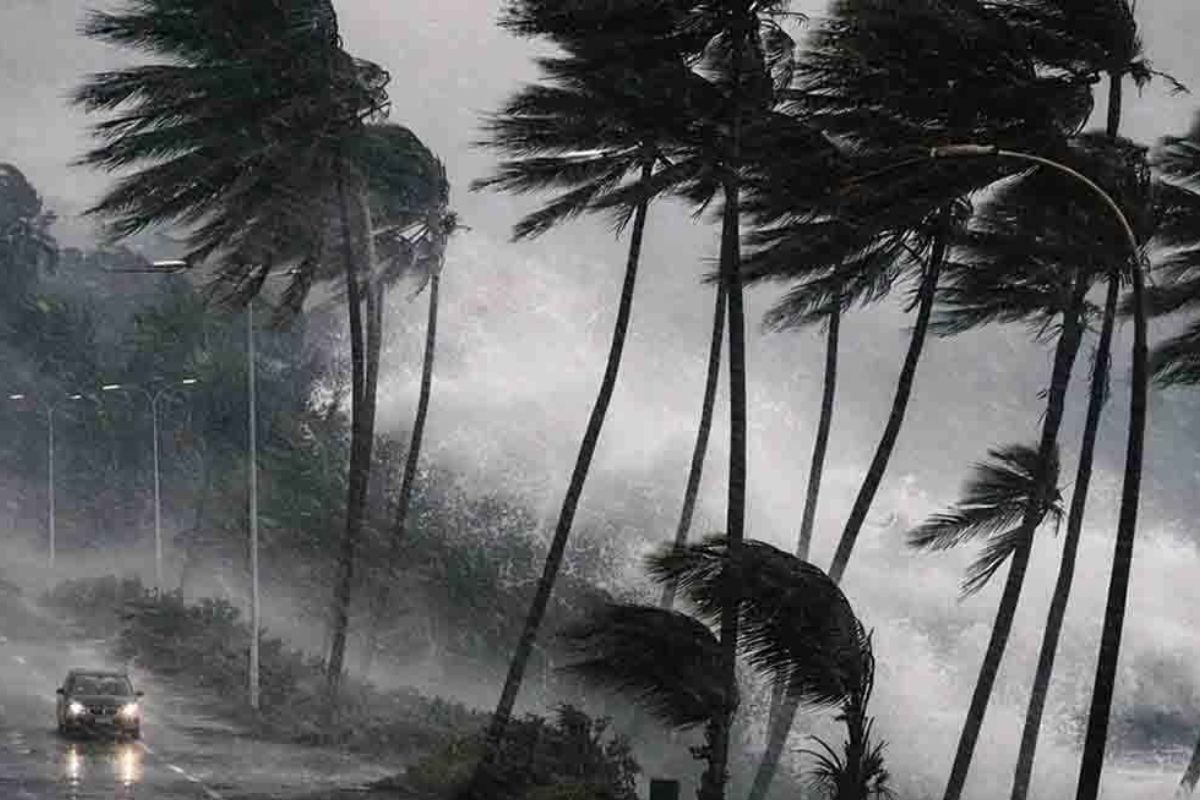 আজ দুপুরের আগেই ৬০ কিলোমিটার বেগে ঝড়ের আভাস