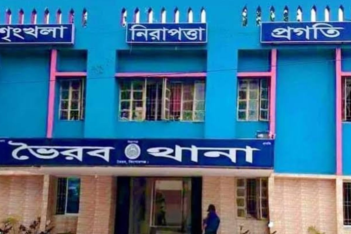 ভৈরবে রাস্তা দিয়ে যাওয়াকে কেন্দ্র করে দুপক্ষের সংঘর্ষে আহত ৩০