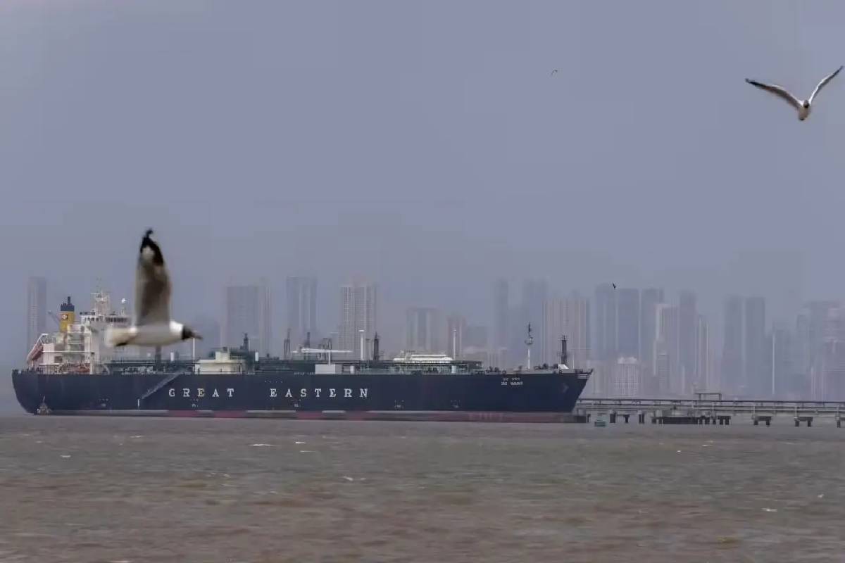 যুদ্ধবিরতির মাঝেই হরমুজ প্রণালি ঘিরে নতুন সিদ্ধান্ত ইরান-ওমানের