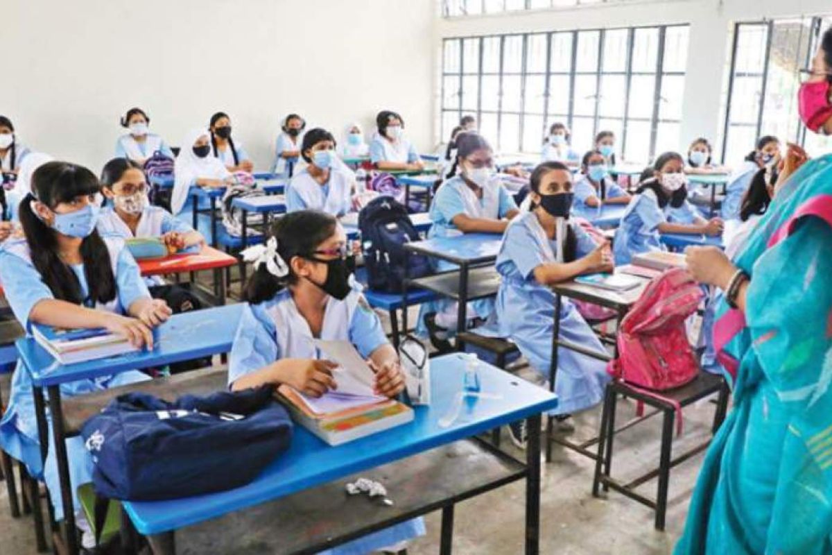 শিক্ষাপ্রতিষ্ঠানে কমছে সাপ্তাহিক ছুটি