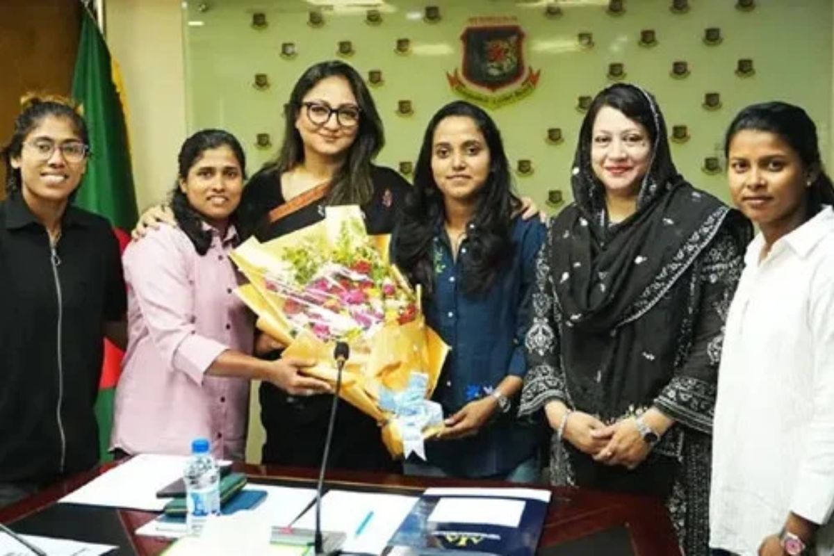 নারী ক্রিকেটারদের সঙ্গে প্রথম বৈঠক রাশনা ইমামের