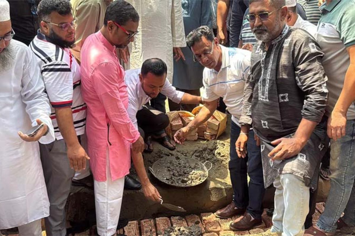 শহীদ হারুনের পরিবারকে বাড়ি উপহার দিলেন প্রধানমন্ত্রী