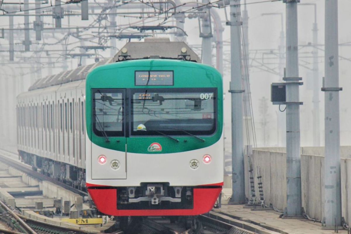 কারওয়ান বাজারে মেট্রোরেল চলাচল বন্ধ