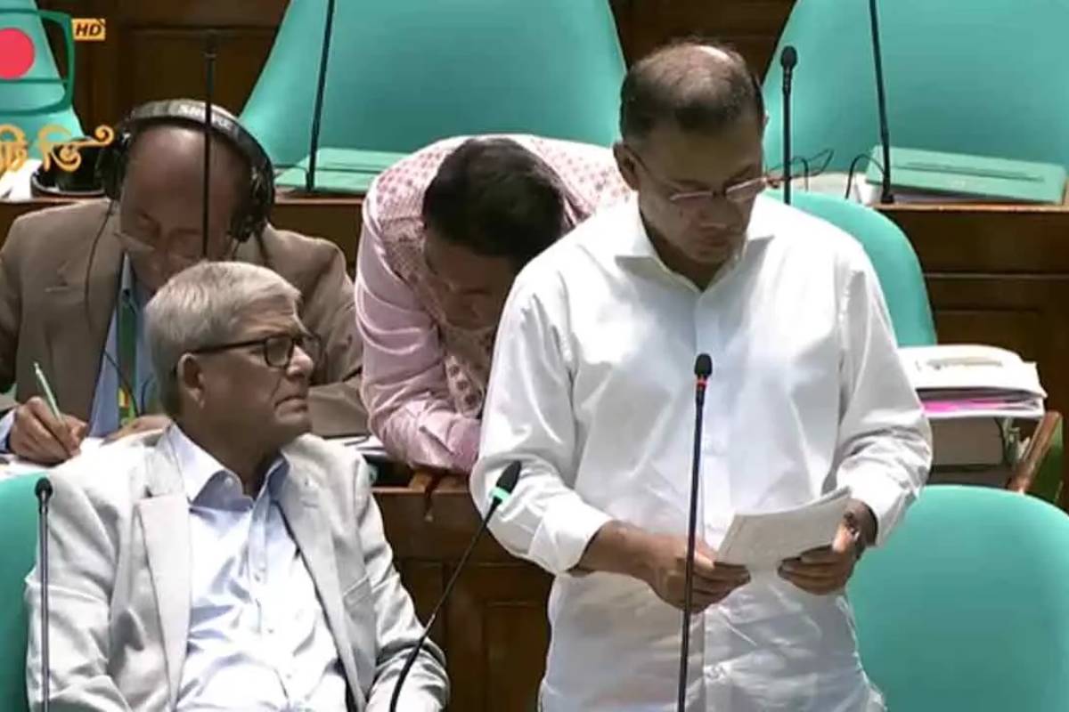 সশস্ত্র বাহিনীকে আধুনিক ও সময়োপযোগী করে গড়ে তোলার ঘোষণা প্রধানমন্ত্রীর