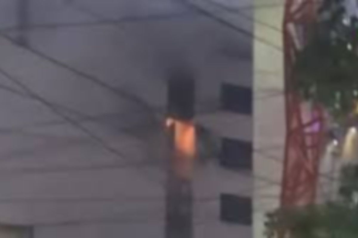 বনানীতে ১১তলা ভবনে ভয়াবহ আগুন, নিয়ন্ত্রণে ৫ ইউনিট