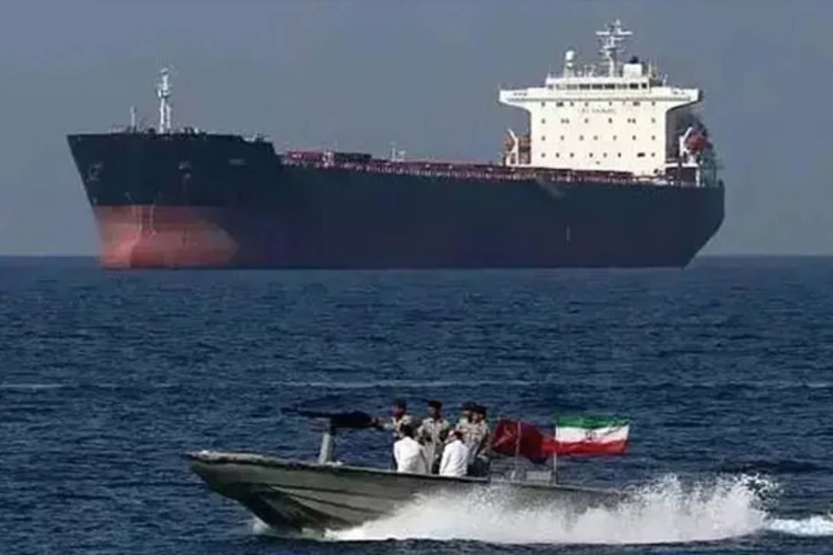 ফের হরমুজ প্রণালি বন্ধ করল ইরান