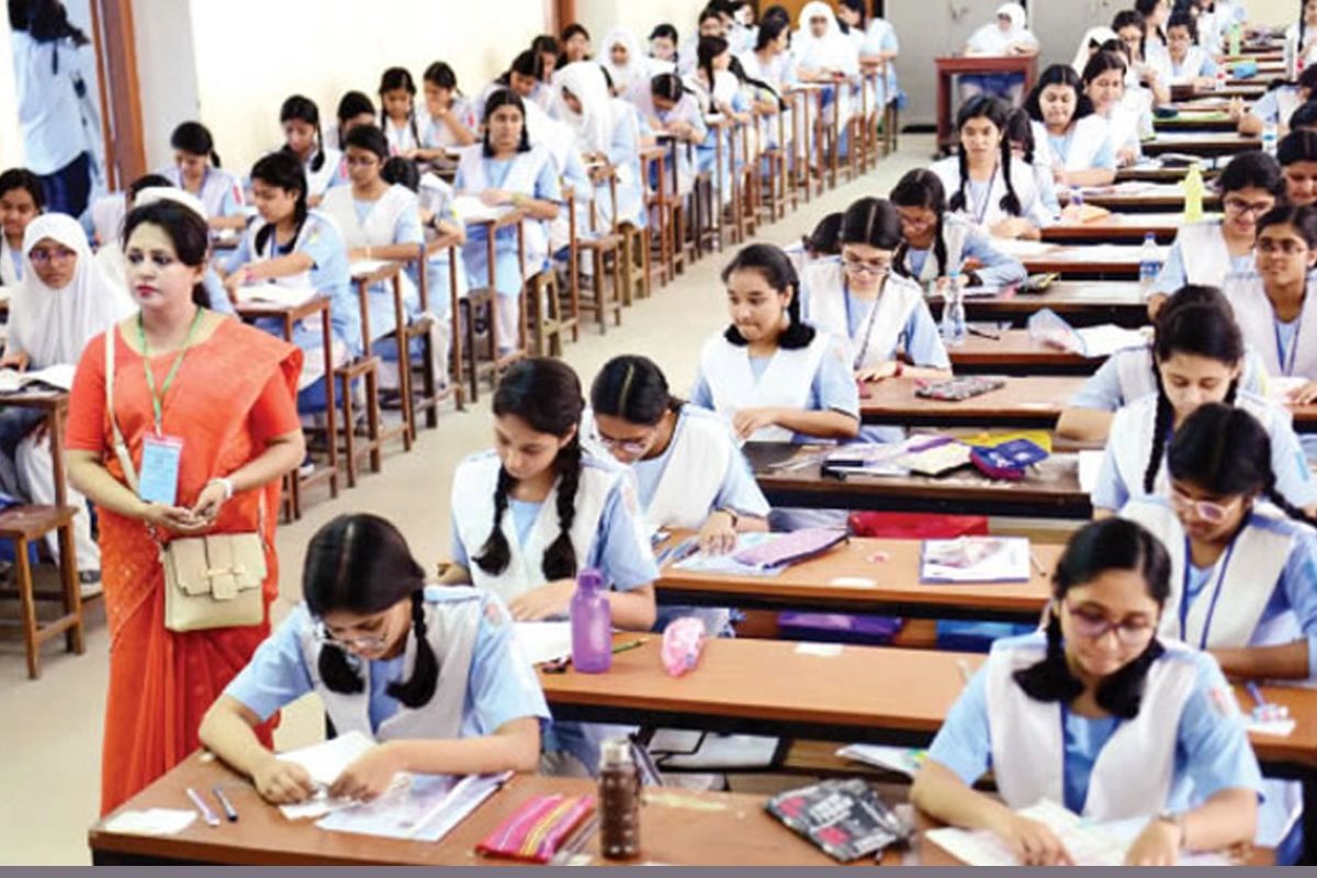 সময় কমিয়ে এইচএসসি পরীক্ষার নতুন সিদ্ধান্ত