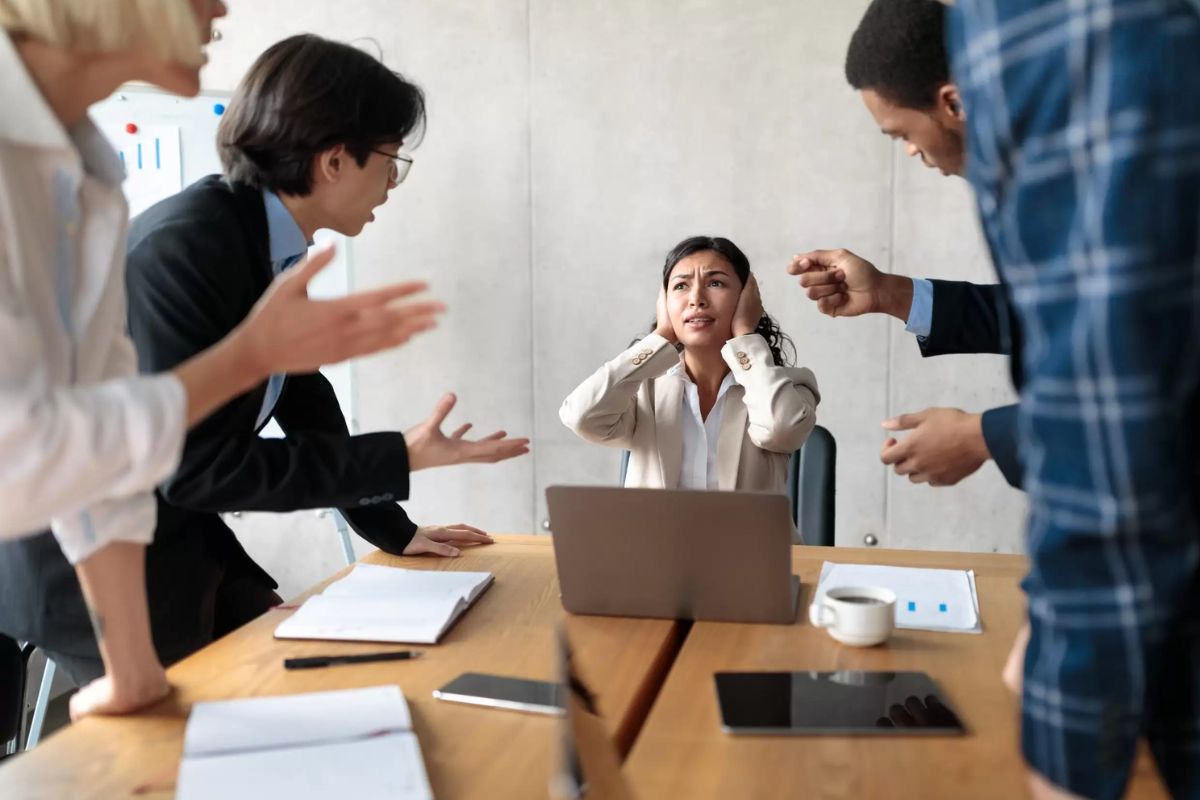 সমালোচনা সহজে নেবেন কীভাবে? জেনে নিন সহজ কৌশল