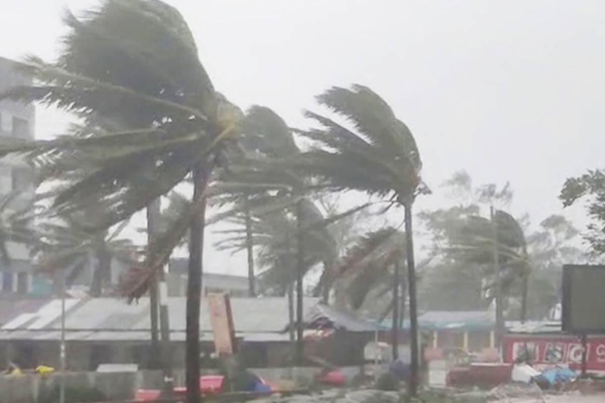 ৬০ কি.মি বেগে ঝড়ের আশঙ্কা, নদীবন্দরে সর্তক সংকেত