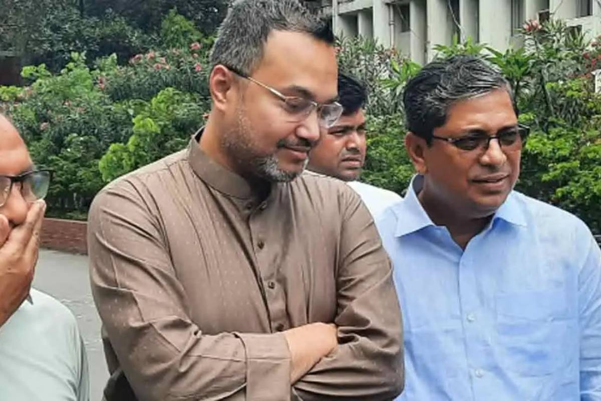 শিক্ষার্থীদের পাটজাত ব্যাগ এবং স্কুল ড্রেস দেবে সরকার