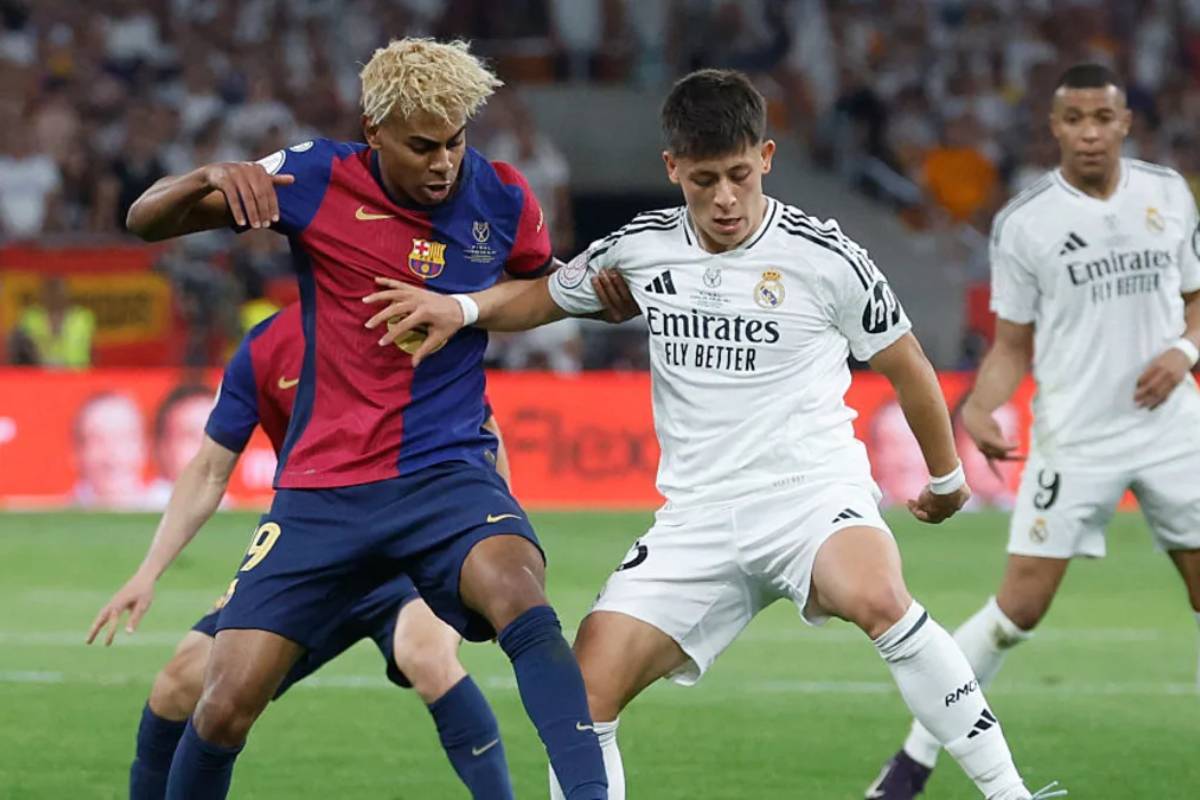 শিরোপা লড়াইয়ের মাঝপথে বড় ধাক্কা: মাঠের বাইরে তিন তারকা