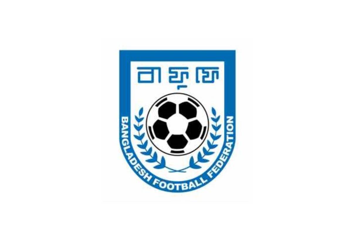৩০০ কোচের লড়াই: কার হাতে উঠছে বাংলাদেশের ফুটবলের দায়িত্ব?