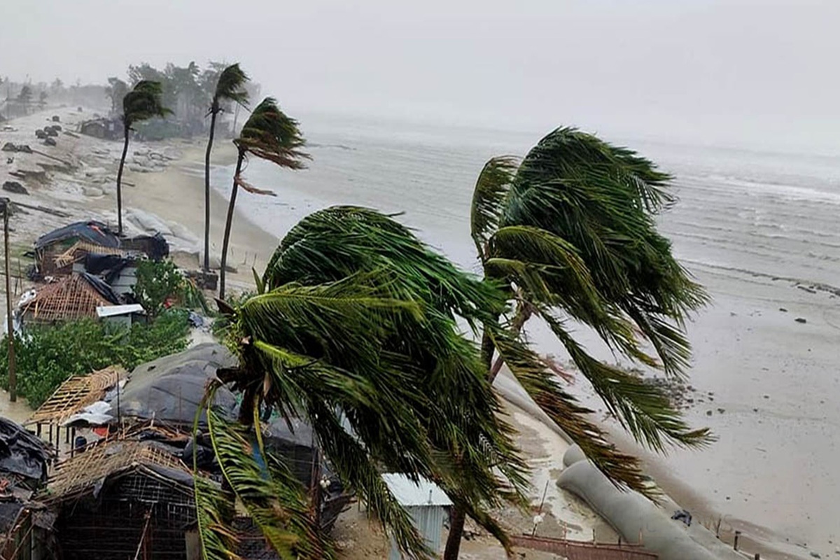 তিন অঞ্চলে দুপুরের মধ্যে বজ্রসহ বৃষ্টির আভাস