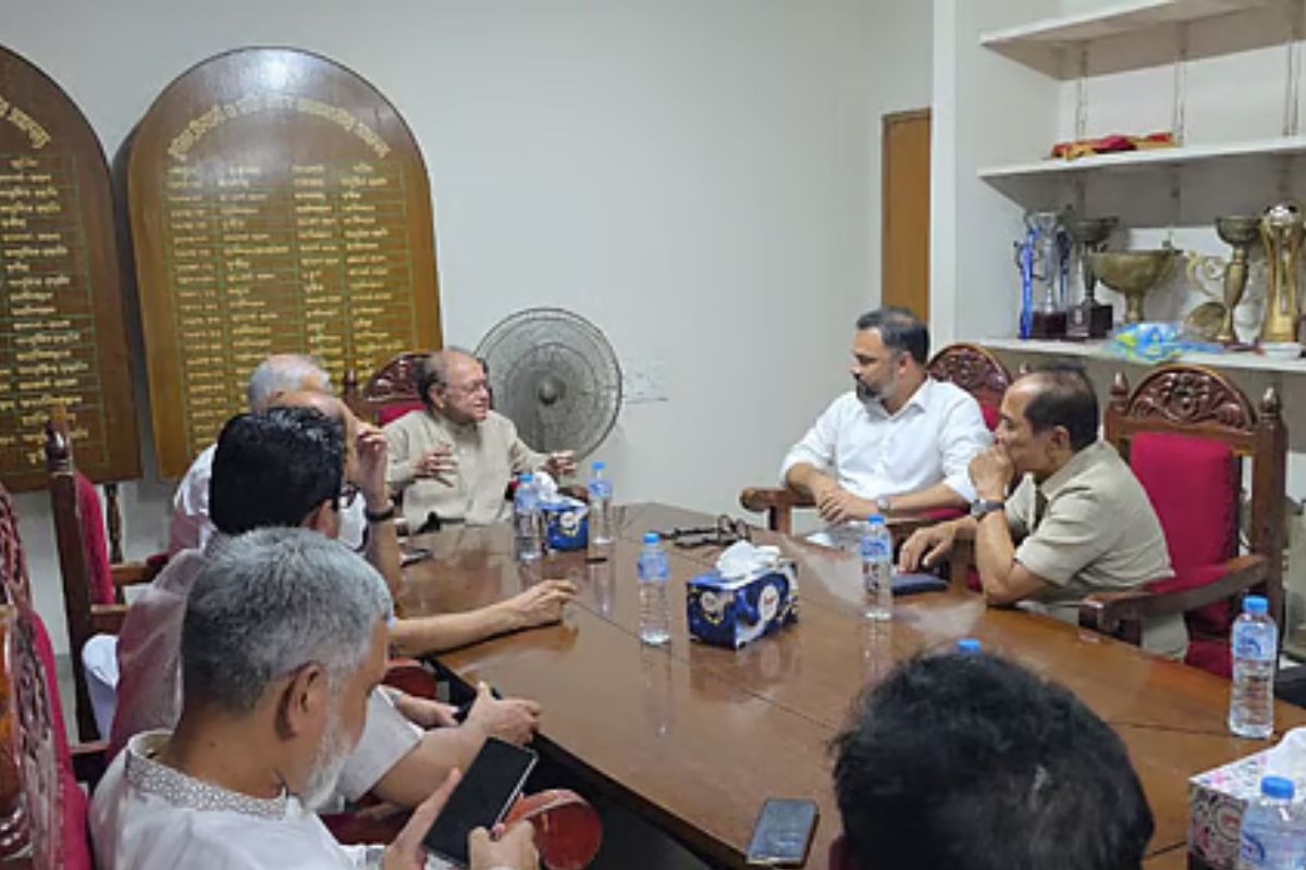 আবাহনী ক্লাব পরিদর্শনে ক্রীড়া প্রতিমন্ত্রী আমিনুল হক