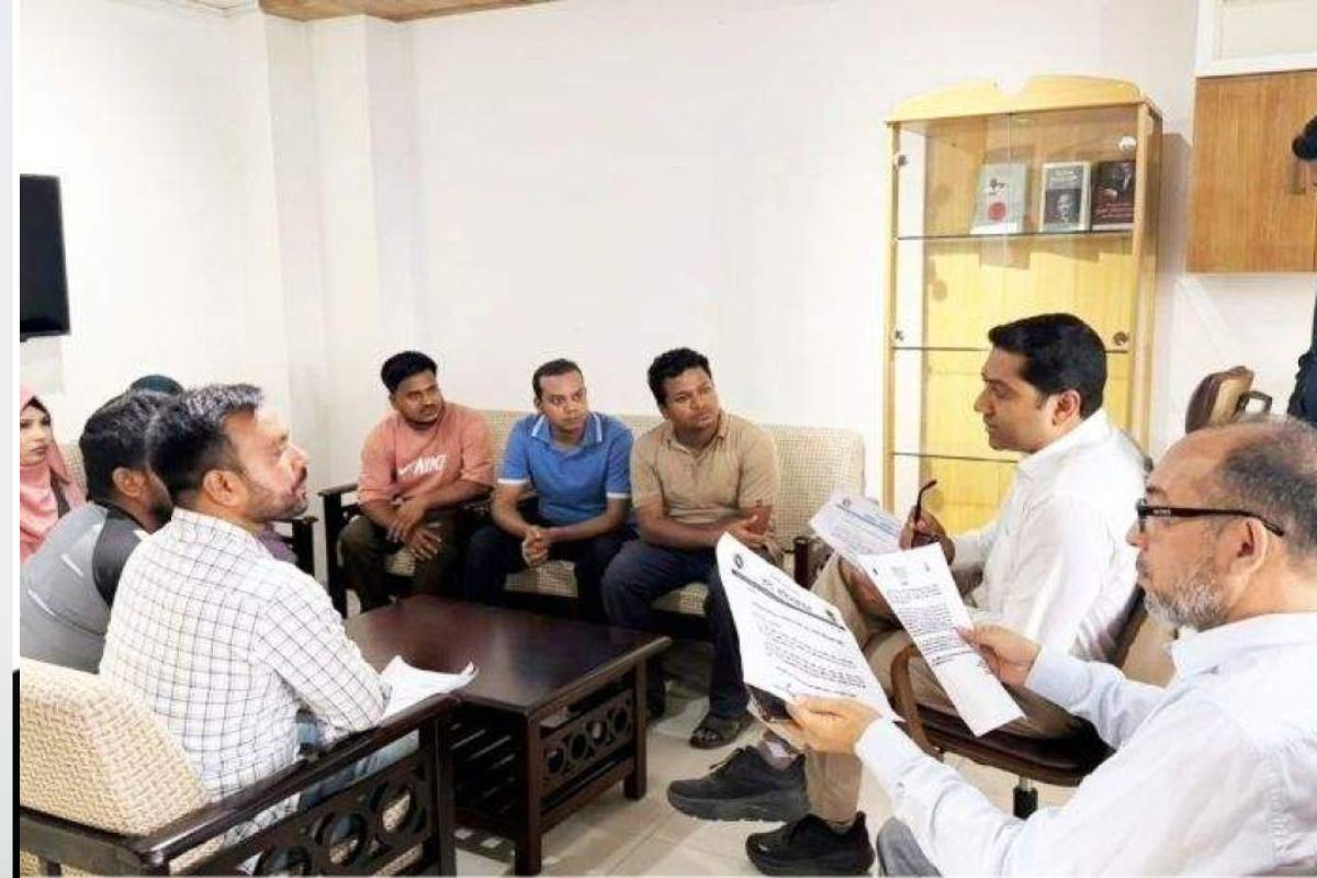 প্রাথমিক শিক্ষক নিয়োগ প্রার্থীদের সঙ্গে প্রতিমন্ত্রীর আলোচনা