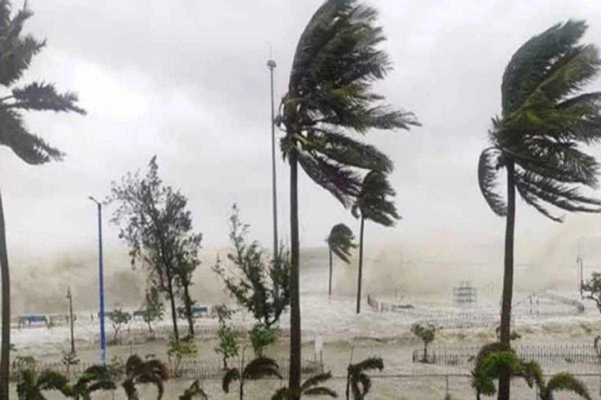 ছয় অঞ্চলে ঝড়ের আশঙ্কা, নদীবন্দরে ২ নম্বর সংকেত