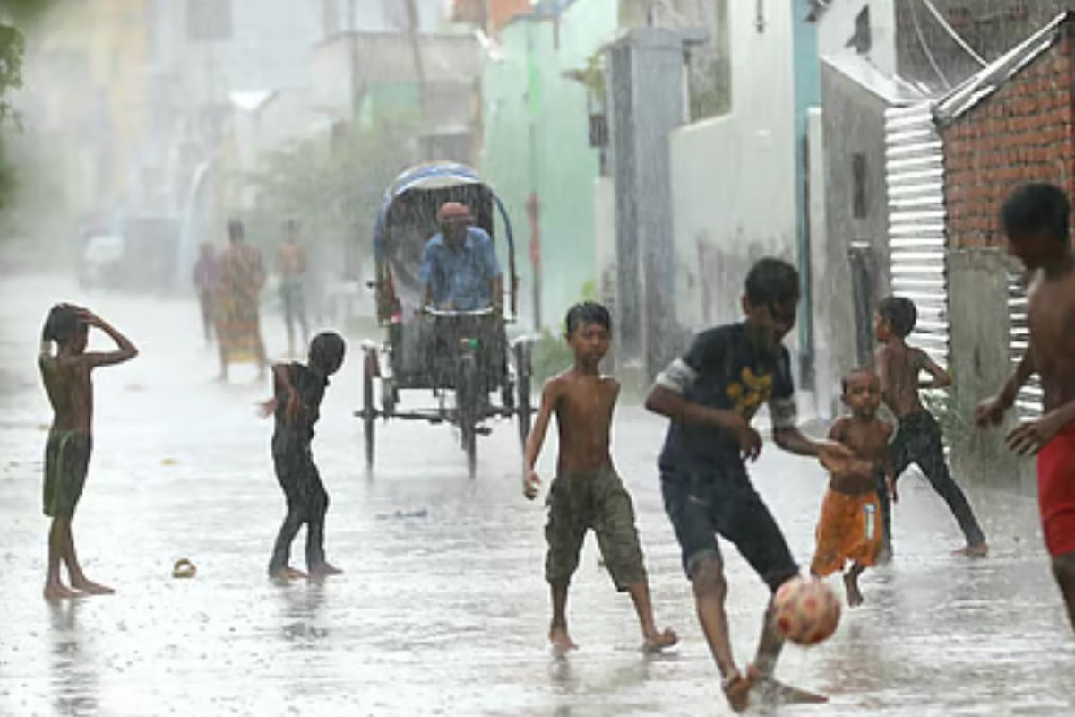 বছরের প্রথম বৃষ্টিতে ভিজলে কি অসুখ হয়? জানুন বিজ্ঞান কী বলে