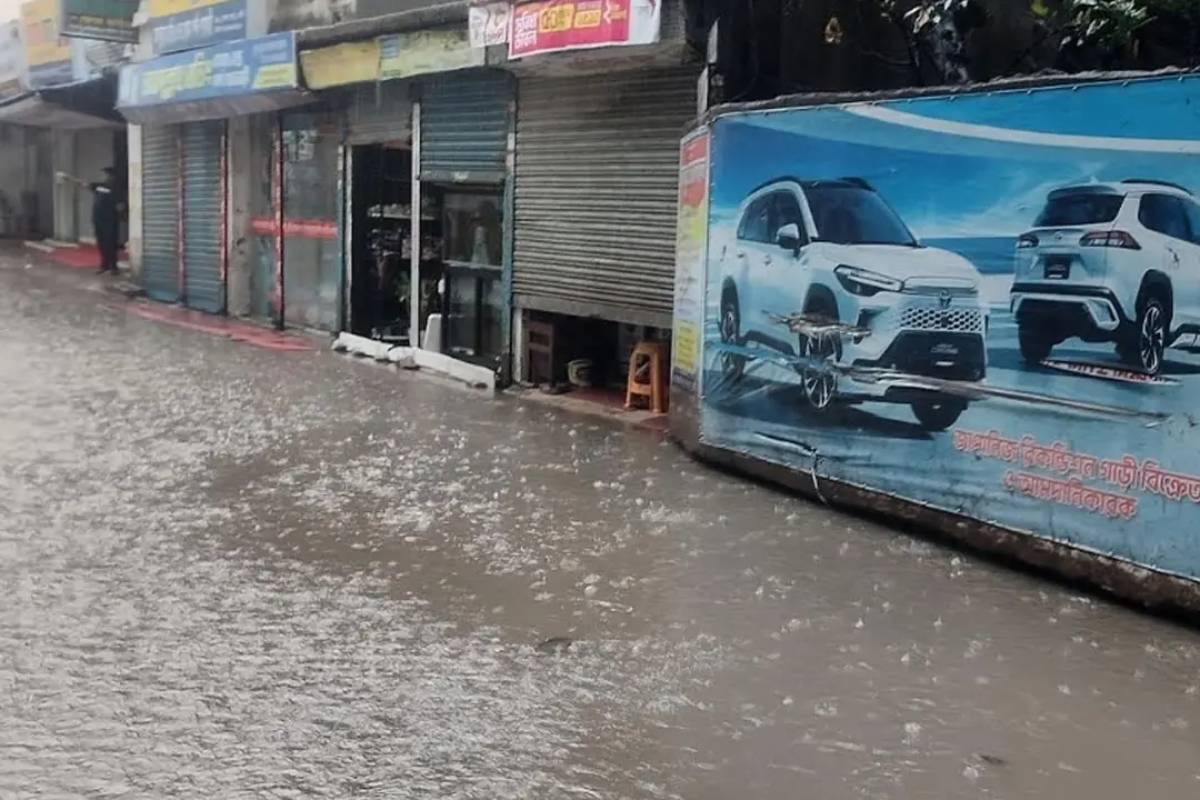 রেকর্ড ১২৬ মিমি বৃষ্টিতে ডুবল ফেনী
