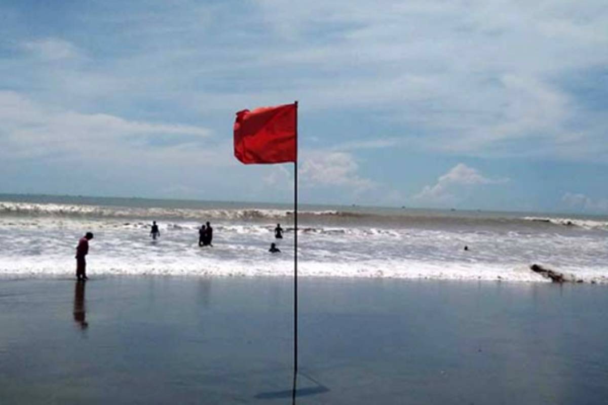 উত্তাল সাগর, চার বন্দরে সতর্ক সংকেত জারি