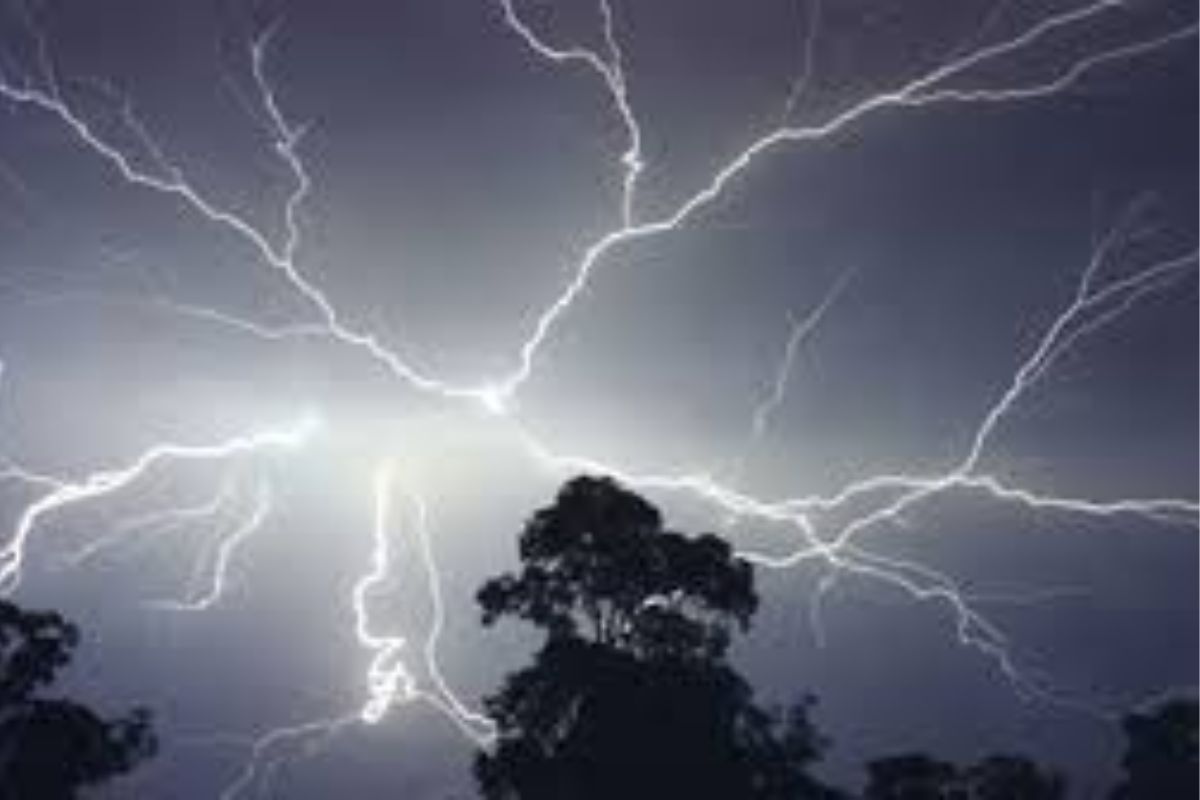 জামালপুরে পৃথক বজ্রপাতে দুইজনের মৃত্যু