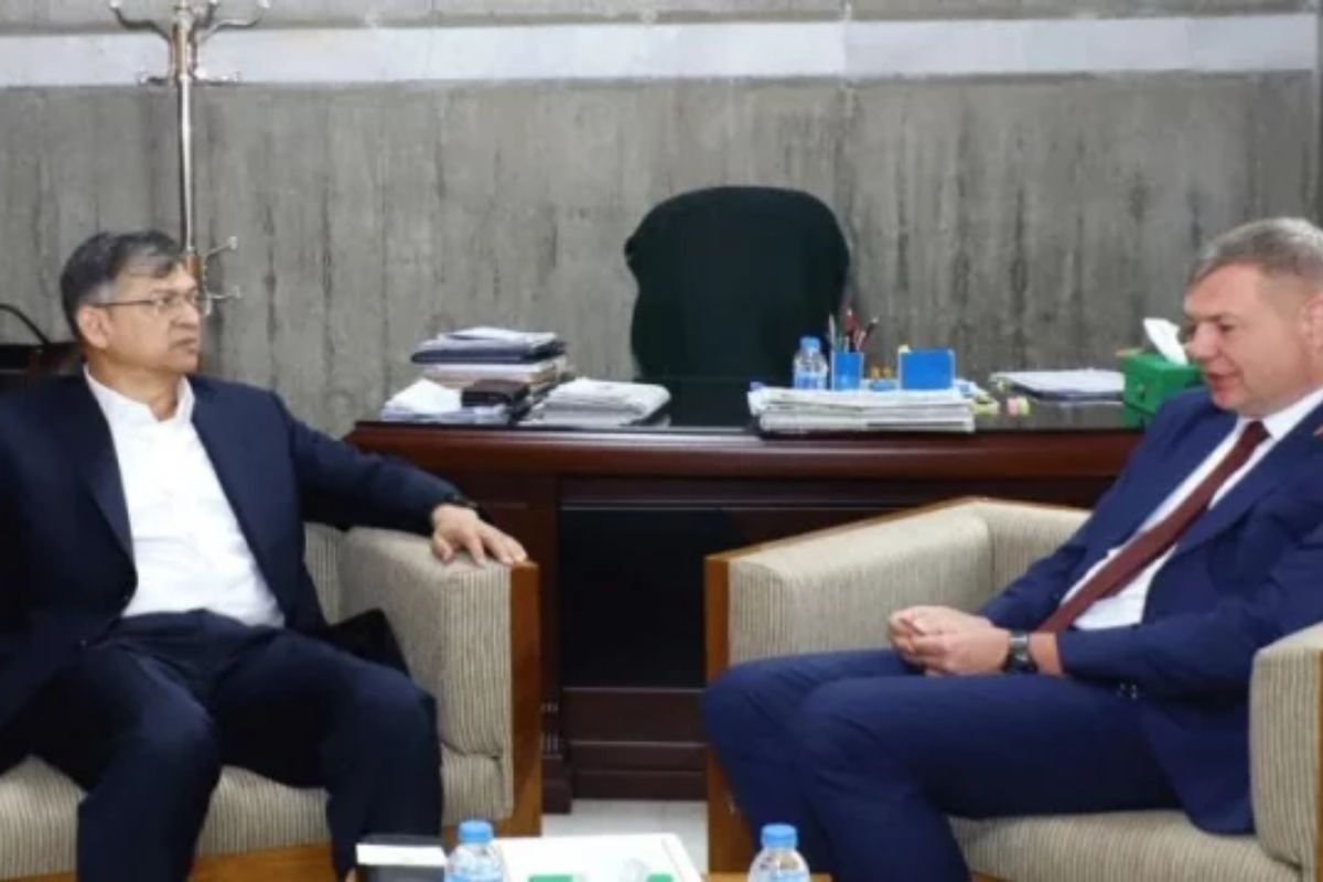 বাংলাদেশের প্রতিরক্ষা খাতে সহযোগিতা করতে আগ্রহী বেলারুশ