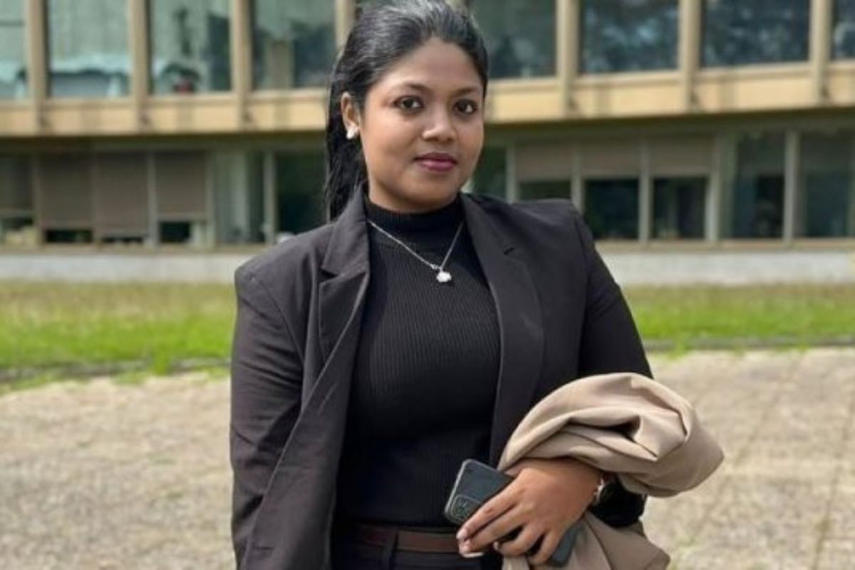 হাইকোর্টের নির্দেশে নুসরাত তাবাসসুমের মনোনয়নপত্র গ্রহণ করল ইসি