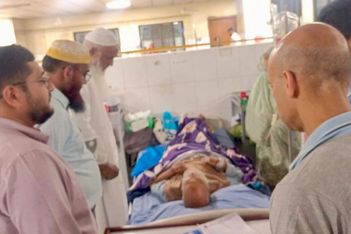 কুর্মিটোলা হাসপাতালে অসুস্থ হজযাত্রীর খোঁজ নিলেন ধর্মমন্ত্রী