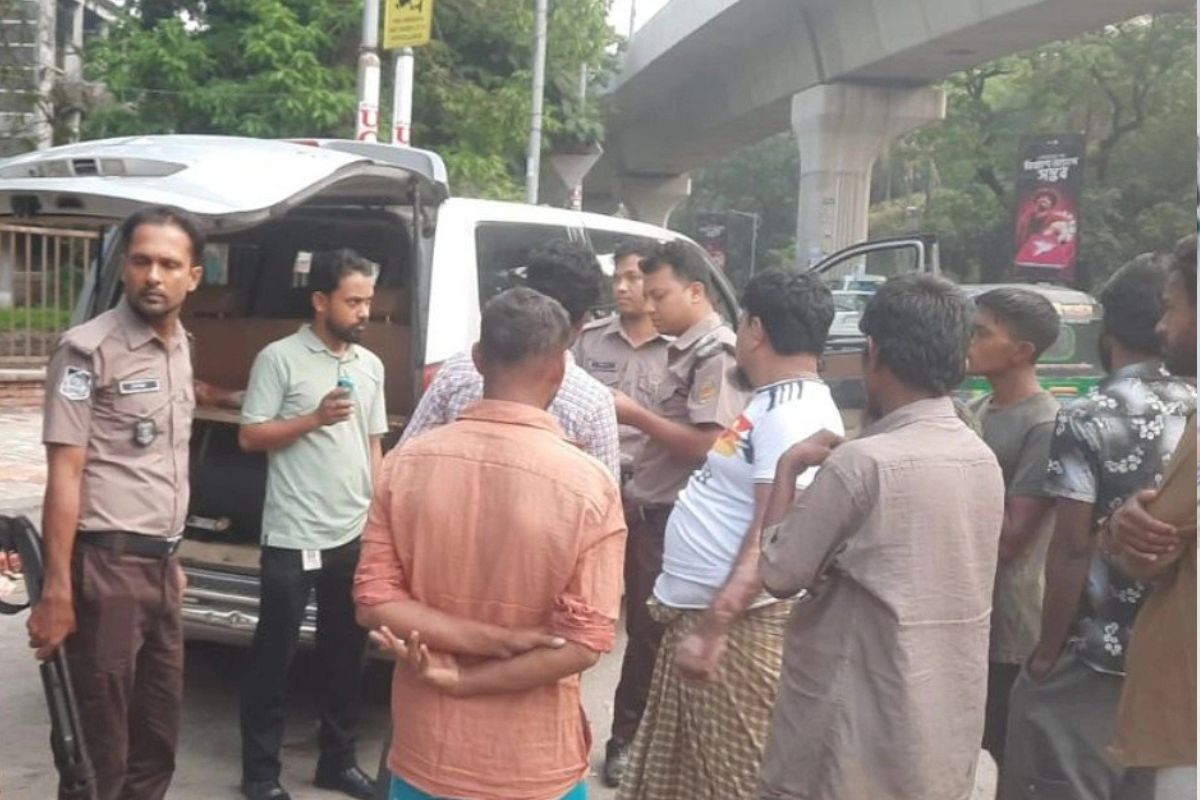 ঢাবিতে নিষিদ্ধ ছাত্রলীগের ঝটিকা মিছিল, গ্রেপ্তার ২