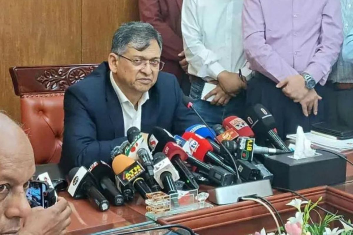 পুলিশ ইউনিফর্মে পরিবর্তন আসছে? যা জানালেন স্বরাষ্ট্রমন্ত্রী