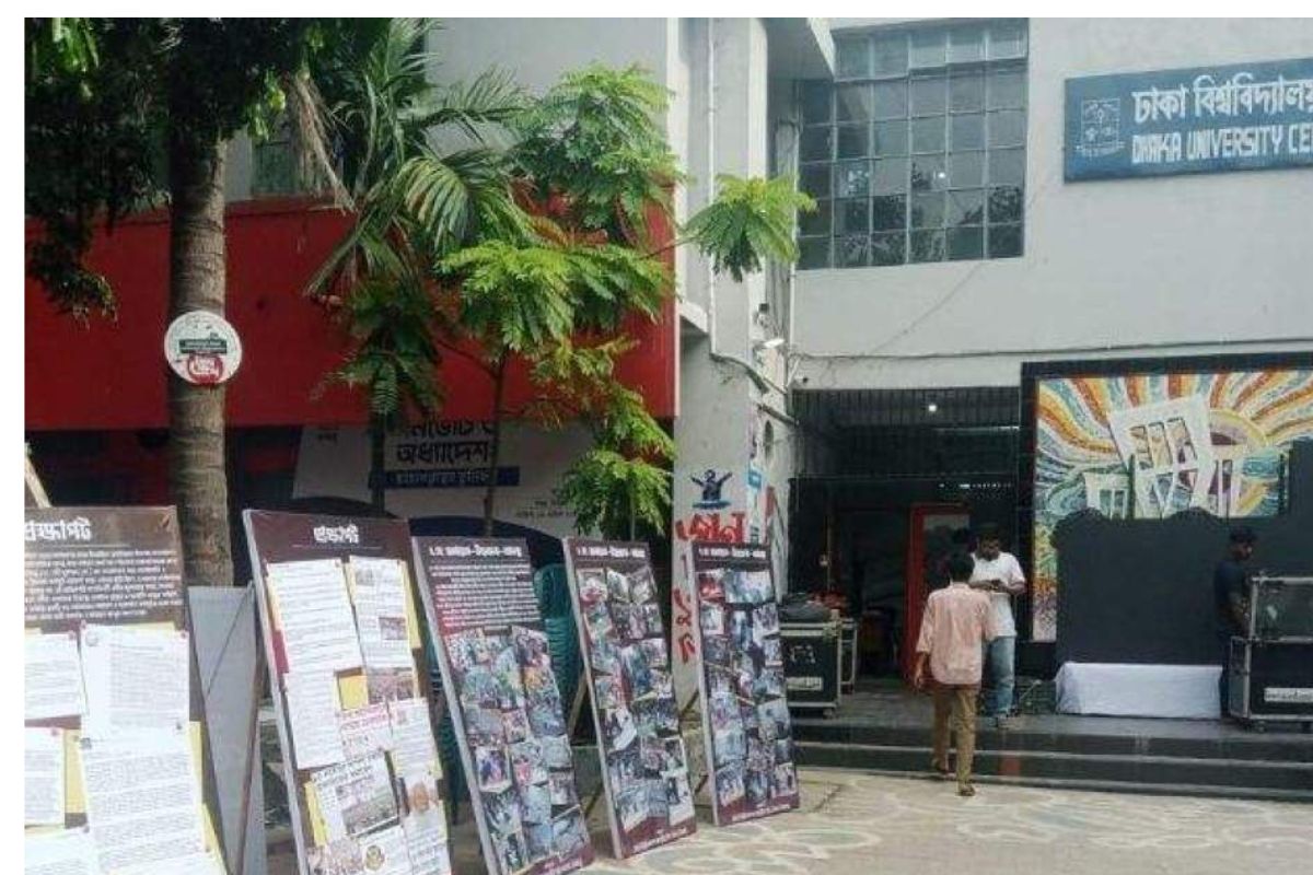 ডাকসুর প্রদর্শনীতে উঠে এলো ৫ মে’র শাপলা চত্বর