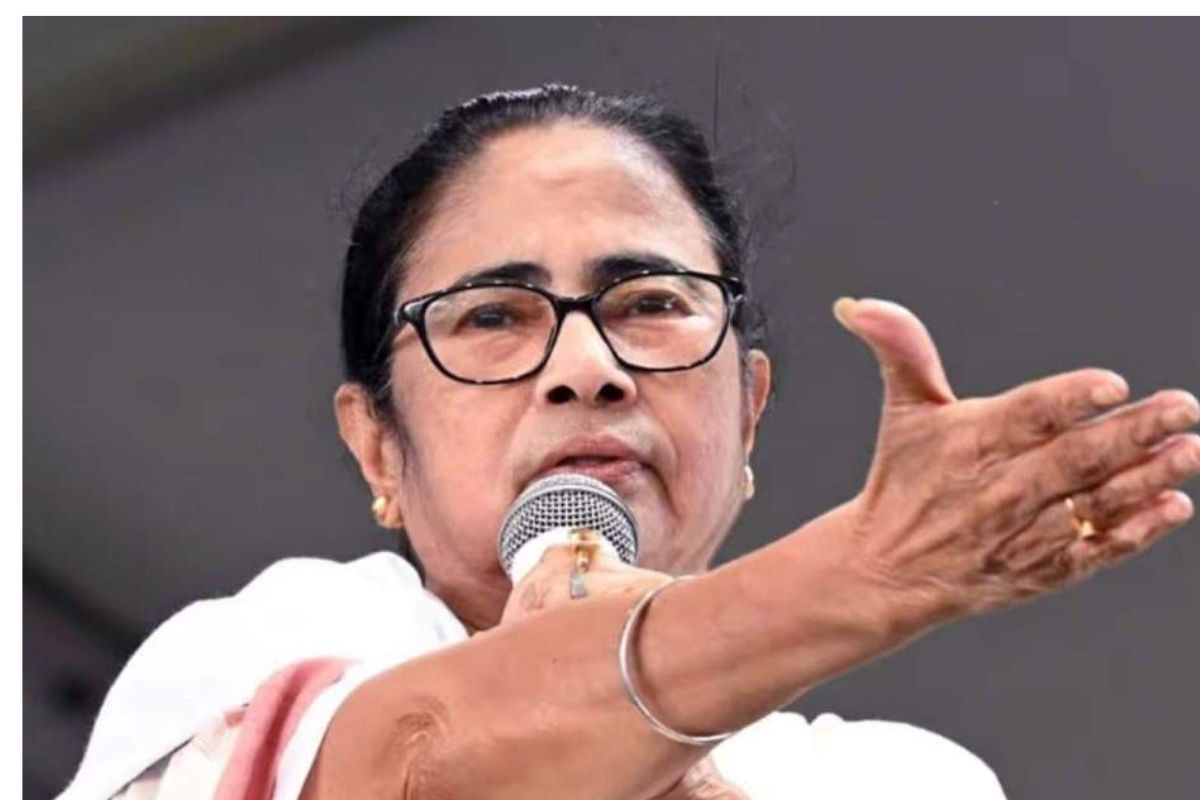 নির্বাচন কমিশনের বিরুদ্ধে হাইজ্যাকের অভিযোগ মমতার