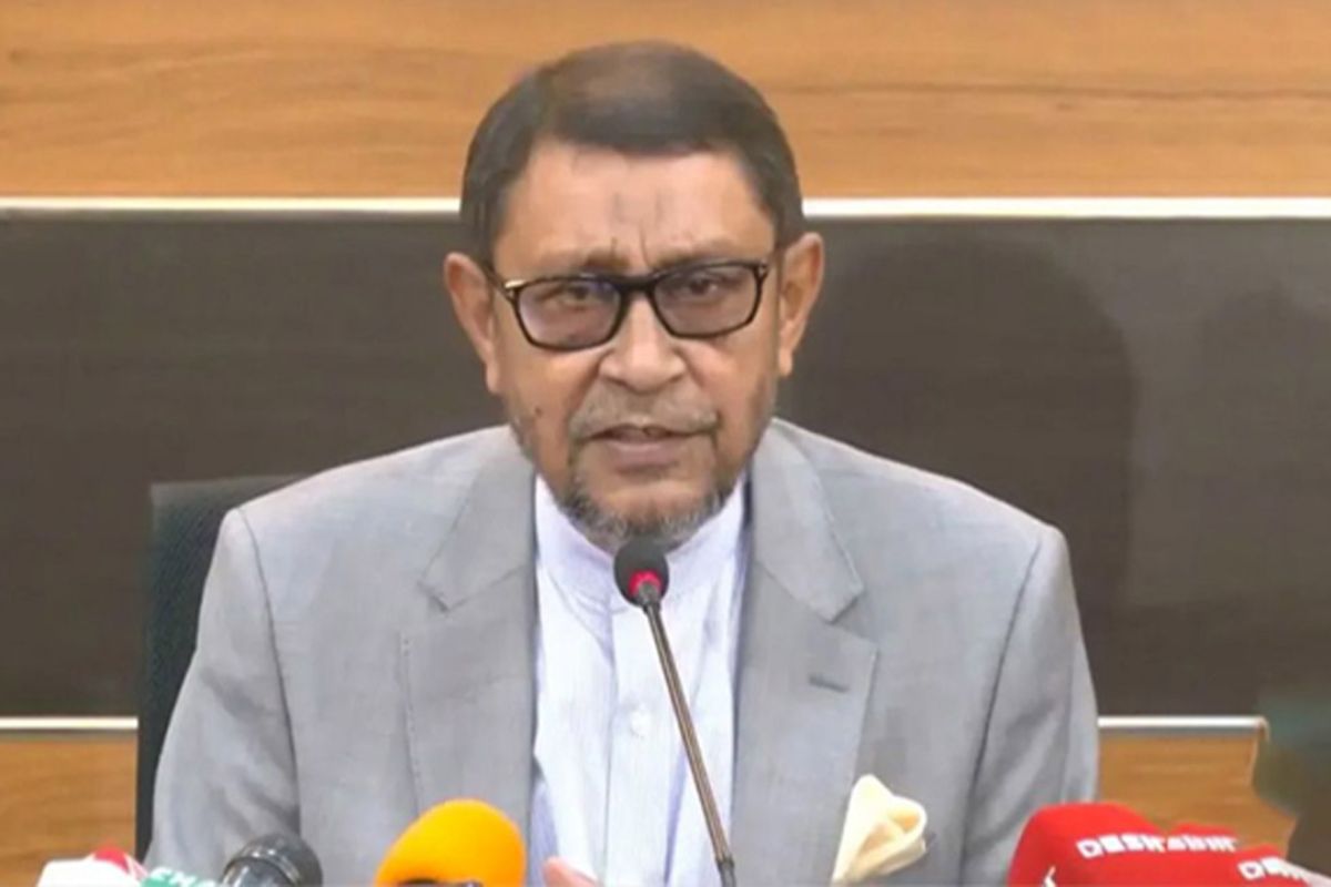 জরুরি স্বাস্থ্যসেবার সঙ্গে জড়িত চিকিৎসক-নার্সদের ছুটি বাতিল